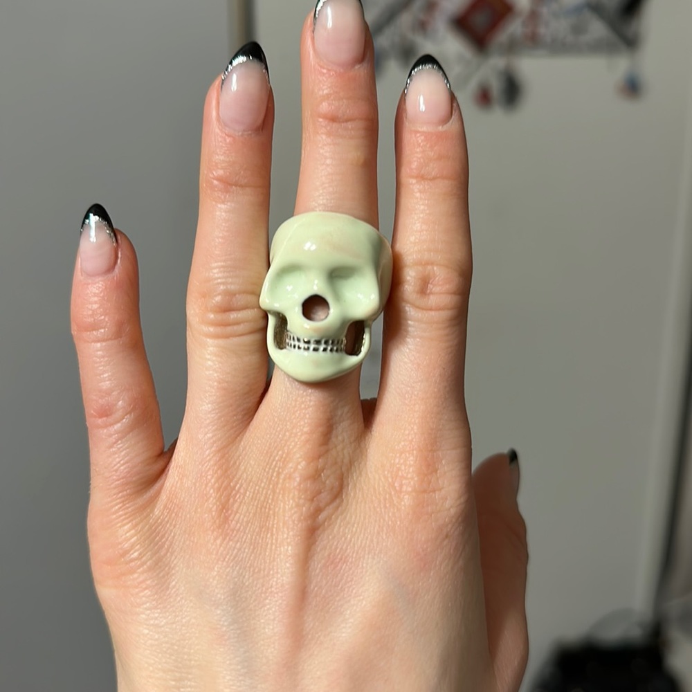 Skull ring